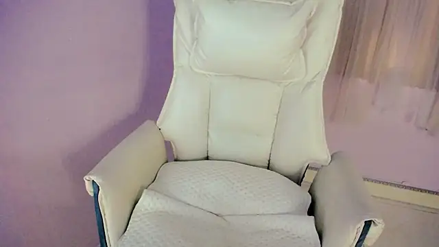   18Angel   online show from October 28, 2025, 6:50 am