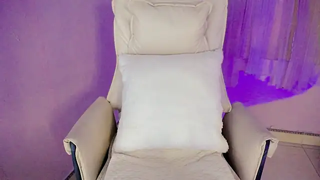   18Angel   online show from November 12, 2025, 6:25 am