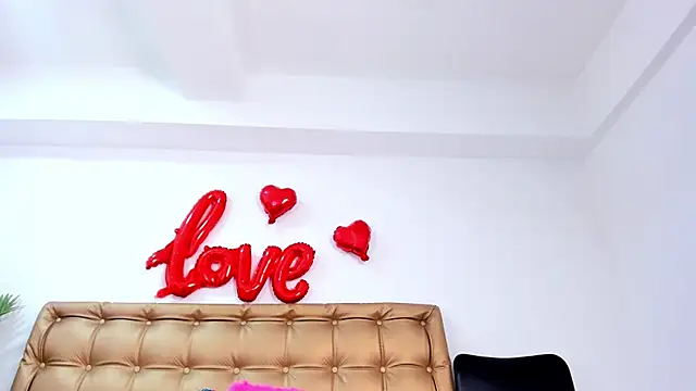 sophie-newton online show from March 22, 2025, 6:36 pm