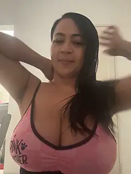 sophie-newton online show from November 30, 2025, 3:38 pm