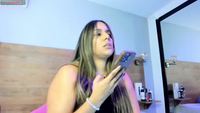 Snapshot of DeboraEvans chatting on February 5, 2026, 8:24 pm DeboraEvans online show from February 5, 2026, 8:24 pm