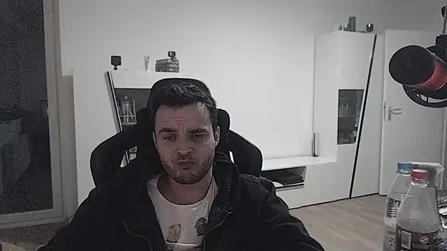 Snapshot of SharkLuigi chatting on January 3, 2025, 3:49 am SharkLuigi online show from January 3, 2025, 3:49 am