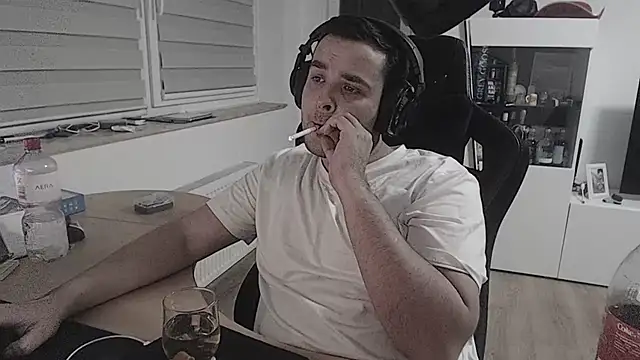 Snapshot of SharkLuigi chatting on September 14, 2025, 1:49 am SharkLuigi online show from September 14, 2025, 1:49 am