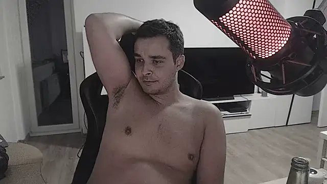 Snapshot of SharkLuigi chatting on October 31, 2025, 4:46 am SharkLuigi online show from October 31, 2025, 4:46 am