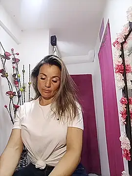 Snapshot of sweetfantasyy69 chatting on February 24, 2026, 2:42 am sweetfantasyy69 online show from February 24, 2026, 2:42 am