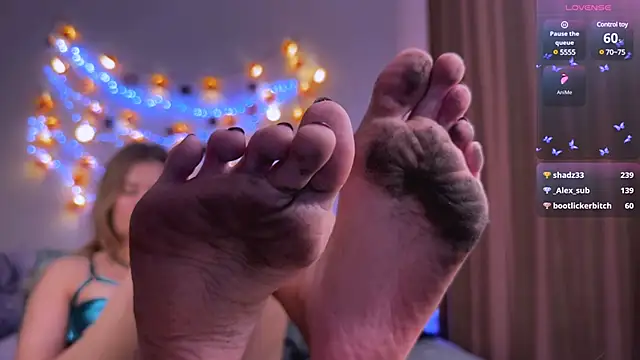 Femdom Lola online show from December 5, 2024, 8:44 pm