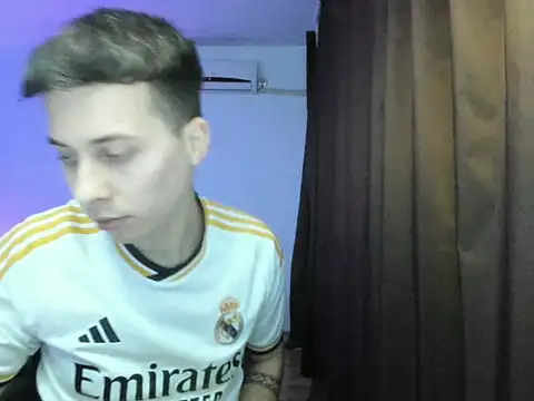 Snapshot of Dreamboy24 chatting on March 29, 2026, 6:19 pm Dreamboy24 online show from March 29, 2026, 6:19 pm