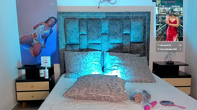 Snapshot of CandyRoxx1_ chatting on December 16, 2024, 5:33 pm CandyRoxx1 online show from December 16, 2024, 5:33 pm