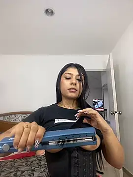 Snapshot of CandyRoxx1_ chatting on January 19, 2025, 12:17 am CandyRoxx1 online show from January 19, 2025, 12:17 am