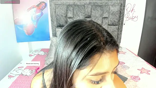 Snapshot of CandyRoxx1_ chatting on December 20, 2025, 5:53 pm CandyRoxx1 online show from December 20, 2025, 5:53 pm