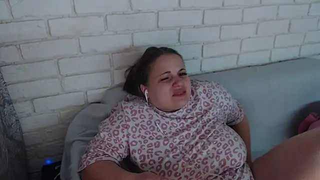 Crazyy girl  online show from December 4, 2025, 4:48 pm