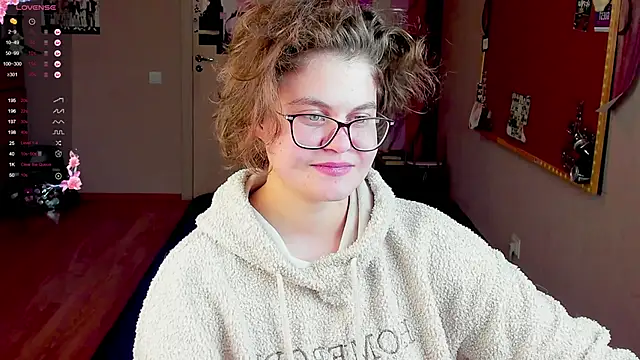 Snapshot of Sashy_Way chatting on December 15, 2024, 11:20 pm Sashy Way online show from December 15, 2024, 11:20 pm