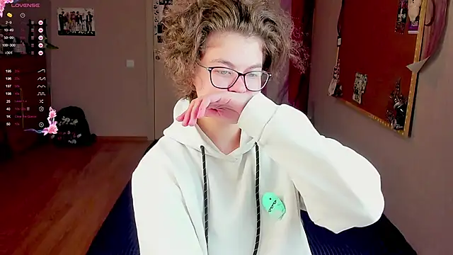 Snapshot of Sashy_Way chatting on December 18, 2024, 6:46 pm Sashy Way online show from December 18, 2024, 6:46 pm