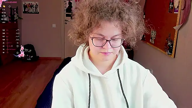 Snapshot of Sashy_Way chatting on December 18, 2024, 9:51 pm Sashy Way online show from December 18, 2024, 9:51 pm