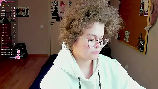 Snapshot of Sashy_Way chatting on December 19, 2024, 12:56 am Sashy Way online show from December 19, 2024, 12:56 am