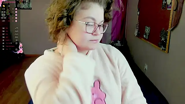 Snapshot of Sashy_Way chatting on March 21, 2025, 12:28 pm Sashy Way online show from March 21, 2025, 12:28 pm