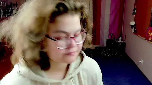 Snapshot of Sashy_Way chatting on September 12, 2025, 9:26 pm Sashy Way online show from September 12, 2025, 9:26 pm