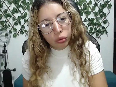 jeiana4u online show from May 11, 2026, 4:18 am