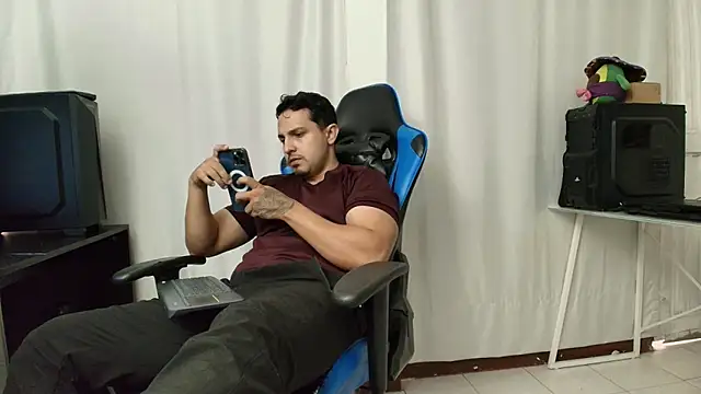 Snapshot of hott_dicks chatting on March 31, 2026, 9:59 pm hott dicks online show from March 31, 2026, 9:59 pm