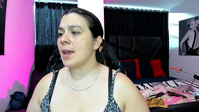 martina foxy  online show from February 11, 2025, 12:27 pm