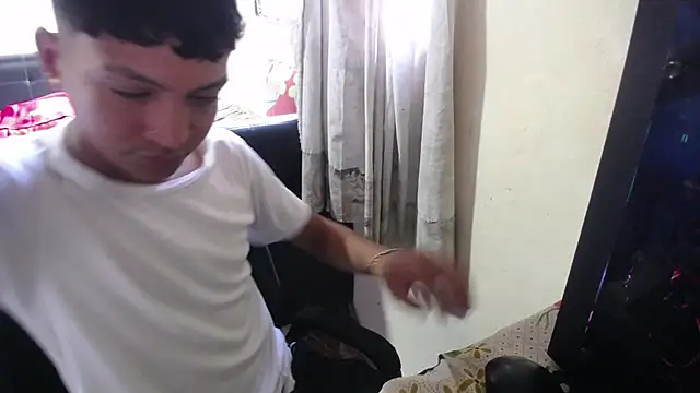 Snapshot of Sxntisaul__ chatting on January 13, 2025, 9:20 pm Sxntisaul online show from January 13, 2025, 9:20 pm