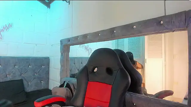 sarajhonson dl online show from February 11, 2026, 5:07 pm