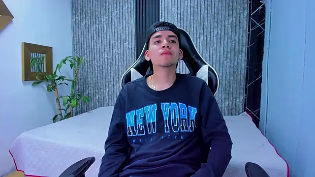 Mike 0233  online show from November 6, 2025, 4:13 am