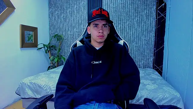 Mike 0233  online show from November 16, 2025, 4:18 am