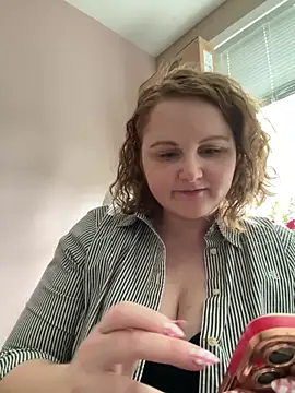 GingerSnap33 online show from June 16, 2026, 12:02 am