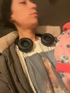 starrynikki online show from January 10, 2025, 12:47 pm