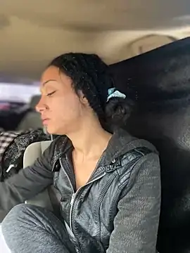 starrynikki online show from February 6, 2025, 6:56 pm