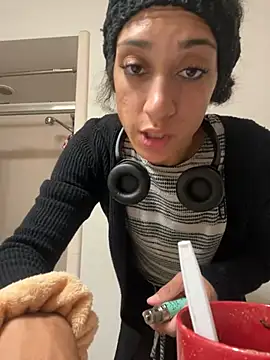 starrynikki online show from February 7, 2025, 3:45 am