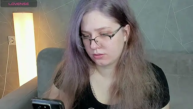 Snapshot of Megan_Violer chatting on December 18, 2024, 3:44 pm Megan Violer online show from December 18, 2024, 3:44 pm