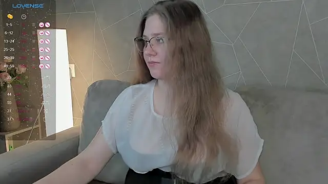 Snapshot of Megan_Violer chatting on December 23, 2024, 3:44 pm Megan Violer online show from December 23, 2024, 3:44 pm