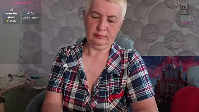 NicoleOlla online show from May 5, 2026, 2:19 am