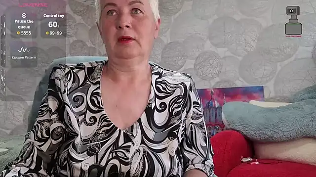 NicoleOlla online show from May 19, 2026, 1:33 am