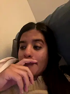 EmelyRogers online show from December 18, 2025, 7:53 pm