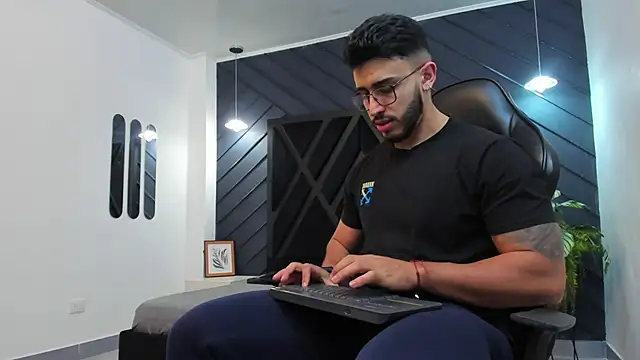 Liam Kleiin online show from November 3, 2025, 11:22 am