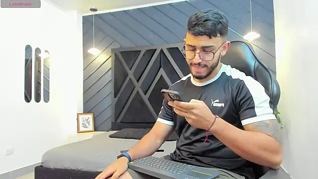 Liam Kleiin online show from November 4, 2025, 11:31 am