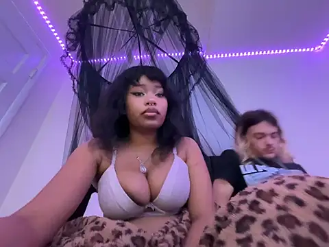 lovekaylaa online show from August 5, 2026, 8:11 pm