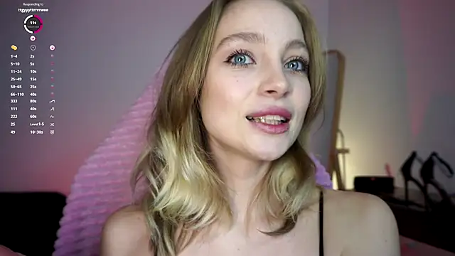  LISA BABYMETAL  online show from December 15, 2024, 11:45 am