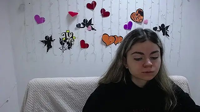 TinaRedly online show from February 11, 2025, 6:44 pm