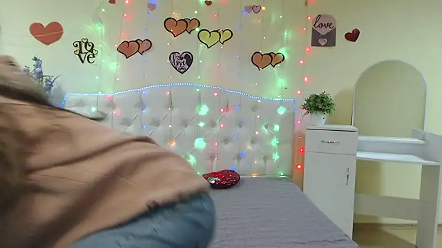 TinaRedly online show from February 24, 2025, 6:36 pm