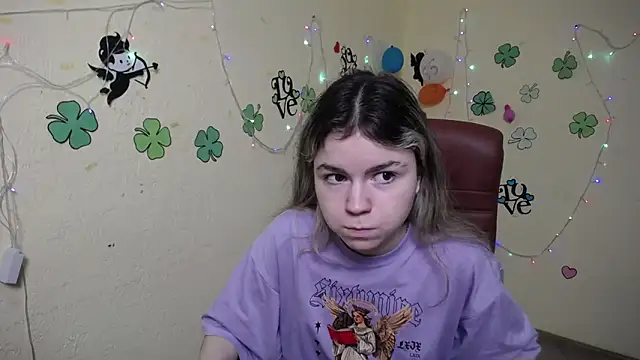 TinaRedly online show from March 14, 2025, 6:18 pm