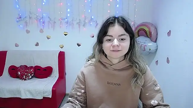 TinaRedly online show from October 13, 2025, 5:24 pm