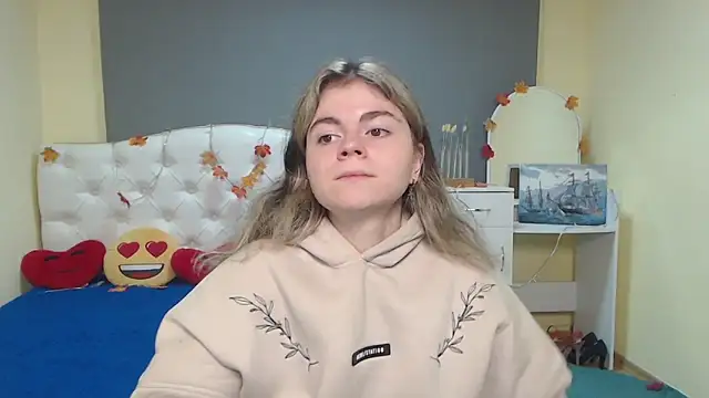 TinaRedly online show from November 17, 2025, 6:46 pm