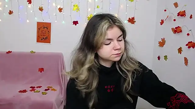 TinaRedly online show from December 2, 2025, 6:36 pm