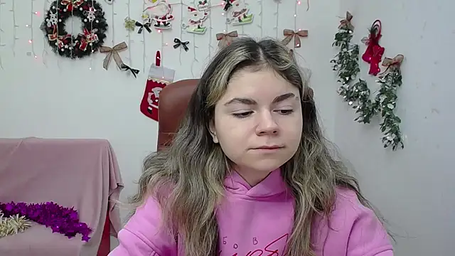 Snapshot of TinaRedly chatting on December 17, 2025, 6:36 pm TinaRedly online show from December 17, 2025, 6:36 pm