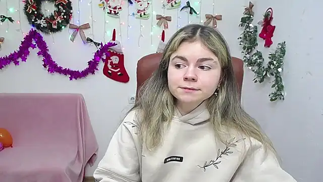 Snapshot of TinaRedly chatting on January 5, 2026, 6:44 pm TinaRedly online show from January 5, 2026, 6:44 pm