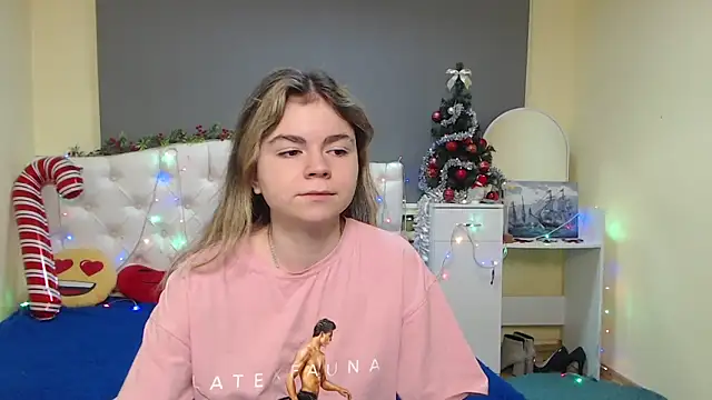 Snapshot of TinaRedly chatting on January 7, 2026, 6:38 am TinaRedly online show from January 7, 2026, 6:38 am